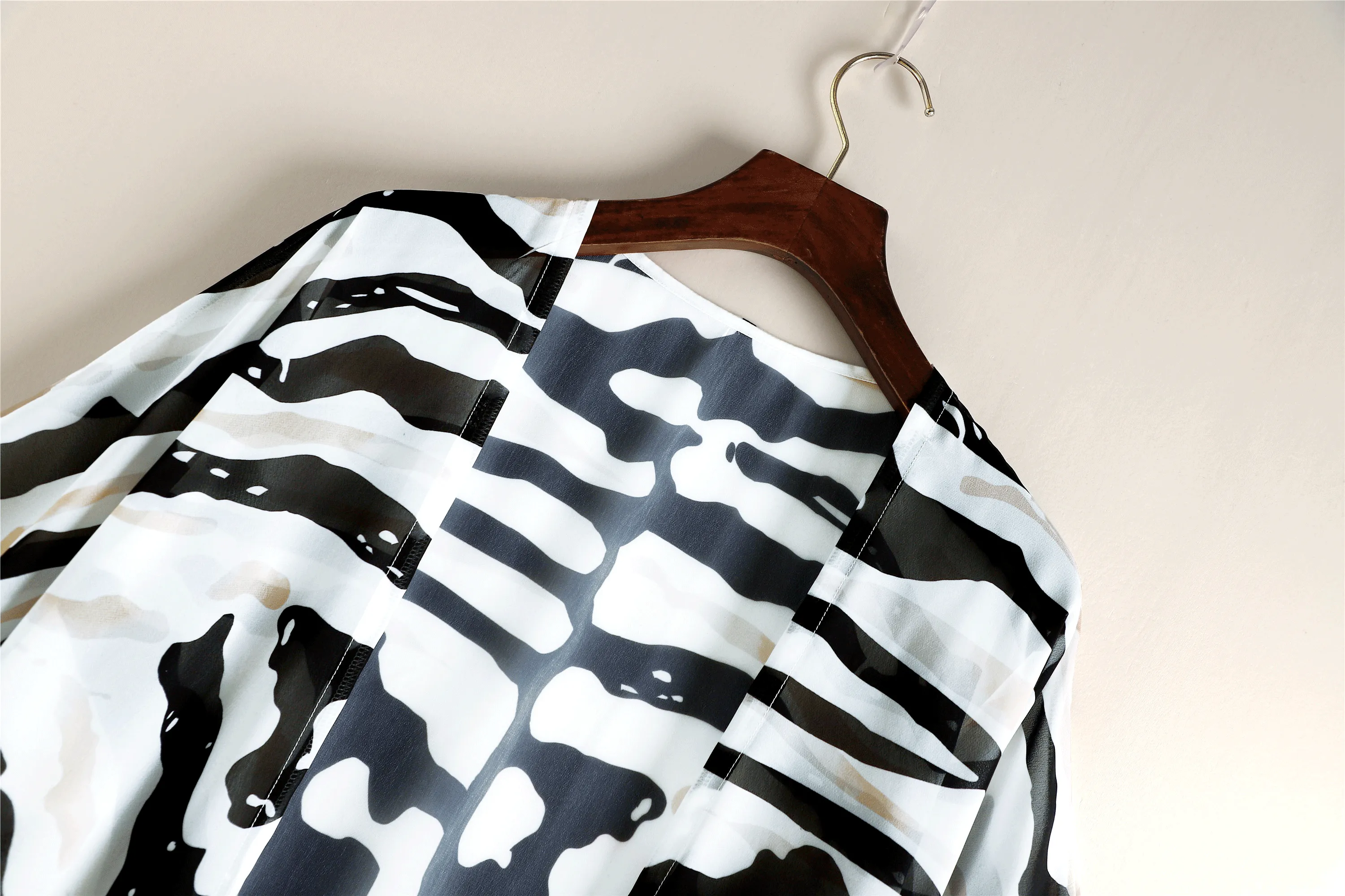 Women's Casual Lace-Up Printed Chiffon Shirts Long Sunscreen Beach Shirts