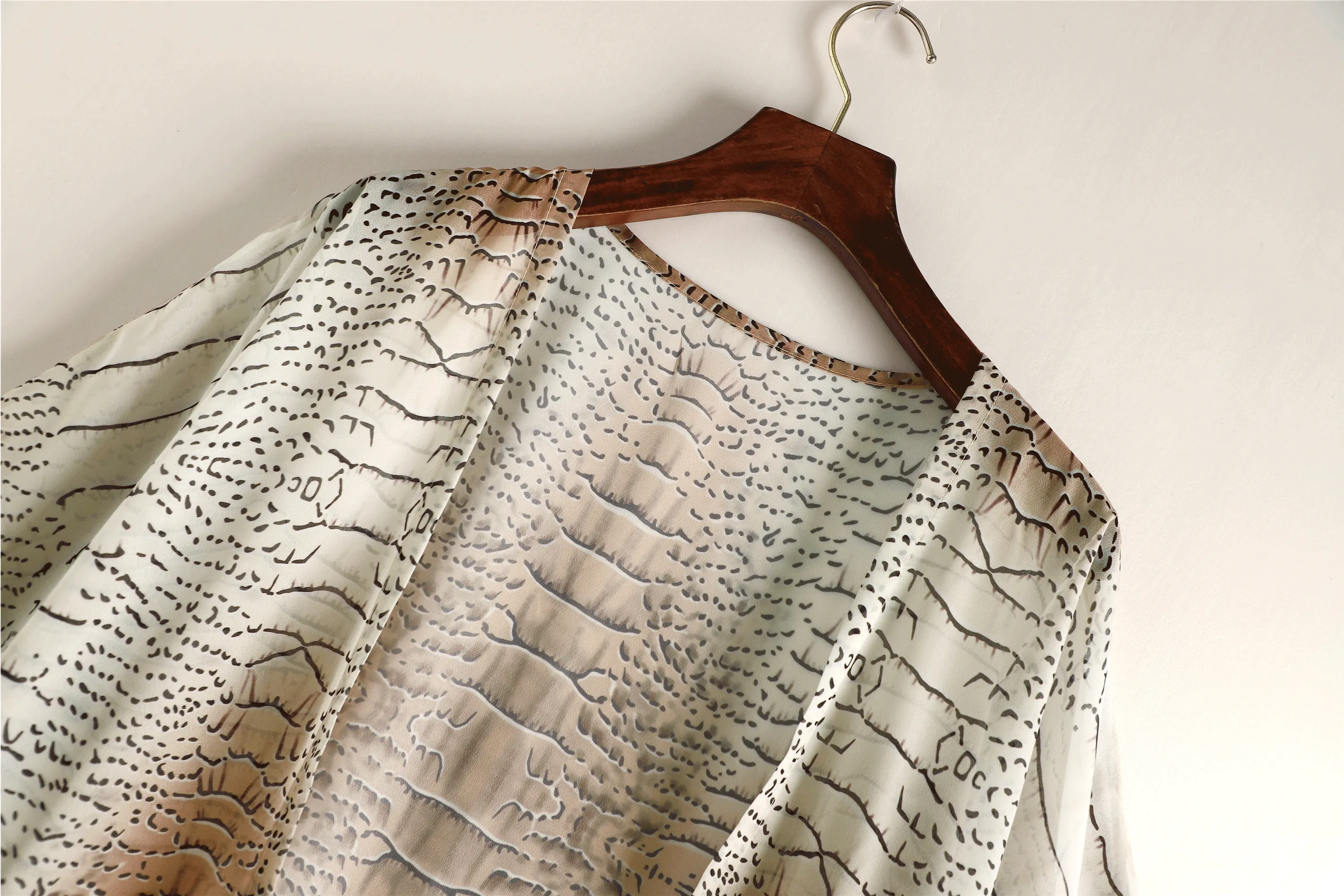 Women's Casual Lace-Up Printed Chiffon Shirts Long Sunscreen Beach Shirts